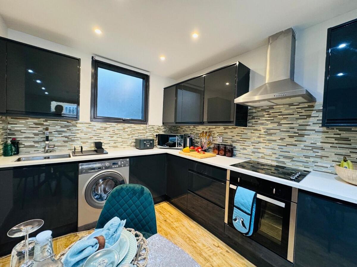 The Edge Ft4 Apartment London Bagian luar foto